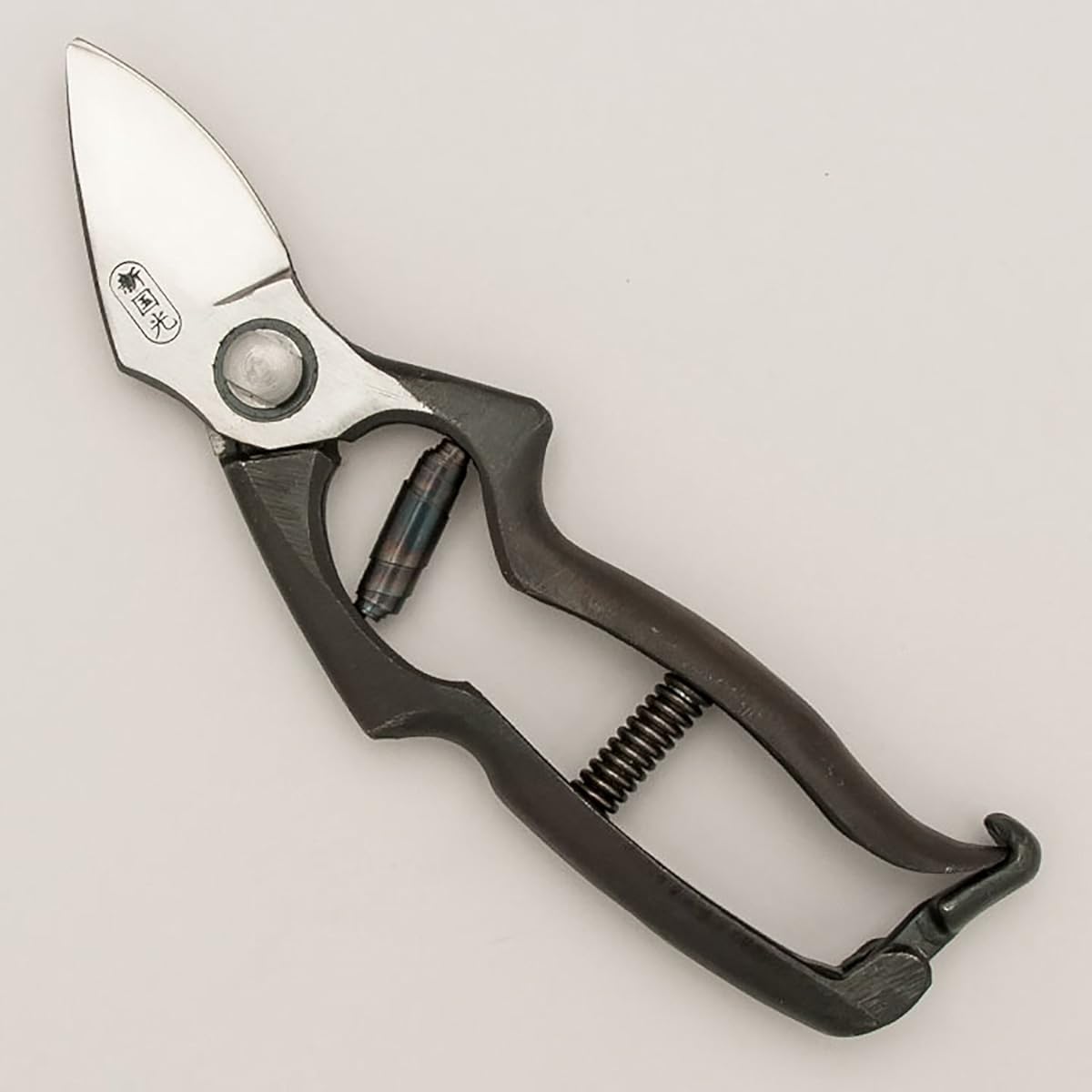 Tohoku cutlery Shinkunimitsu pruning shears, Tsugaru type, metal clasp