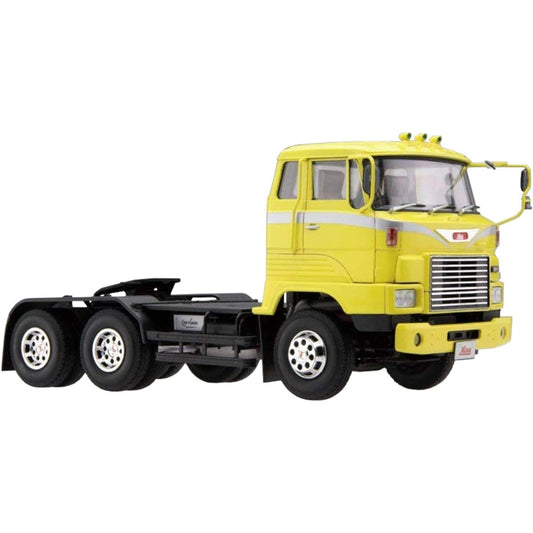 Aoshima Bunka Kyozaisha 1/32 Heavy Freight Series No.17 Hino HH Tractor Head Plastic Model