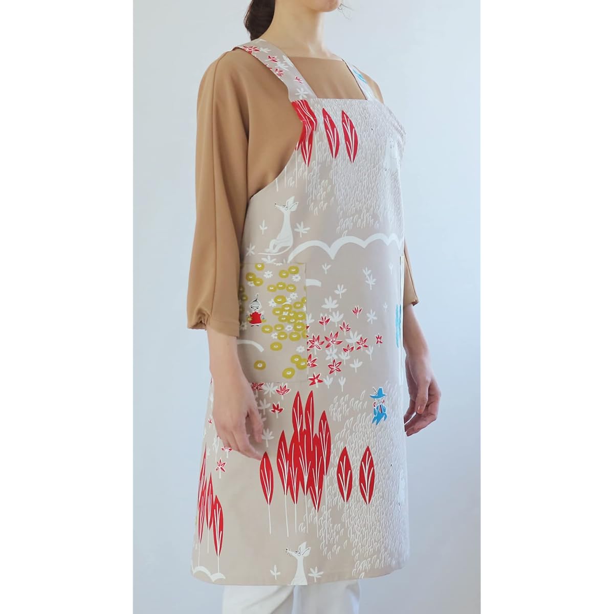 Quarter Report (MOOMIN) Moomin 100% cotton Easy to put on and take off Just put it on Over apron I'm here Gray Free size X type Apron length 85cm Wall hanging OK Large pocket included [Made in Japan]