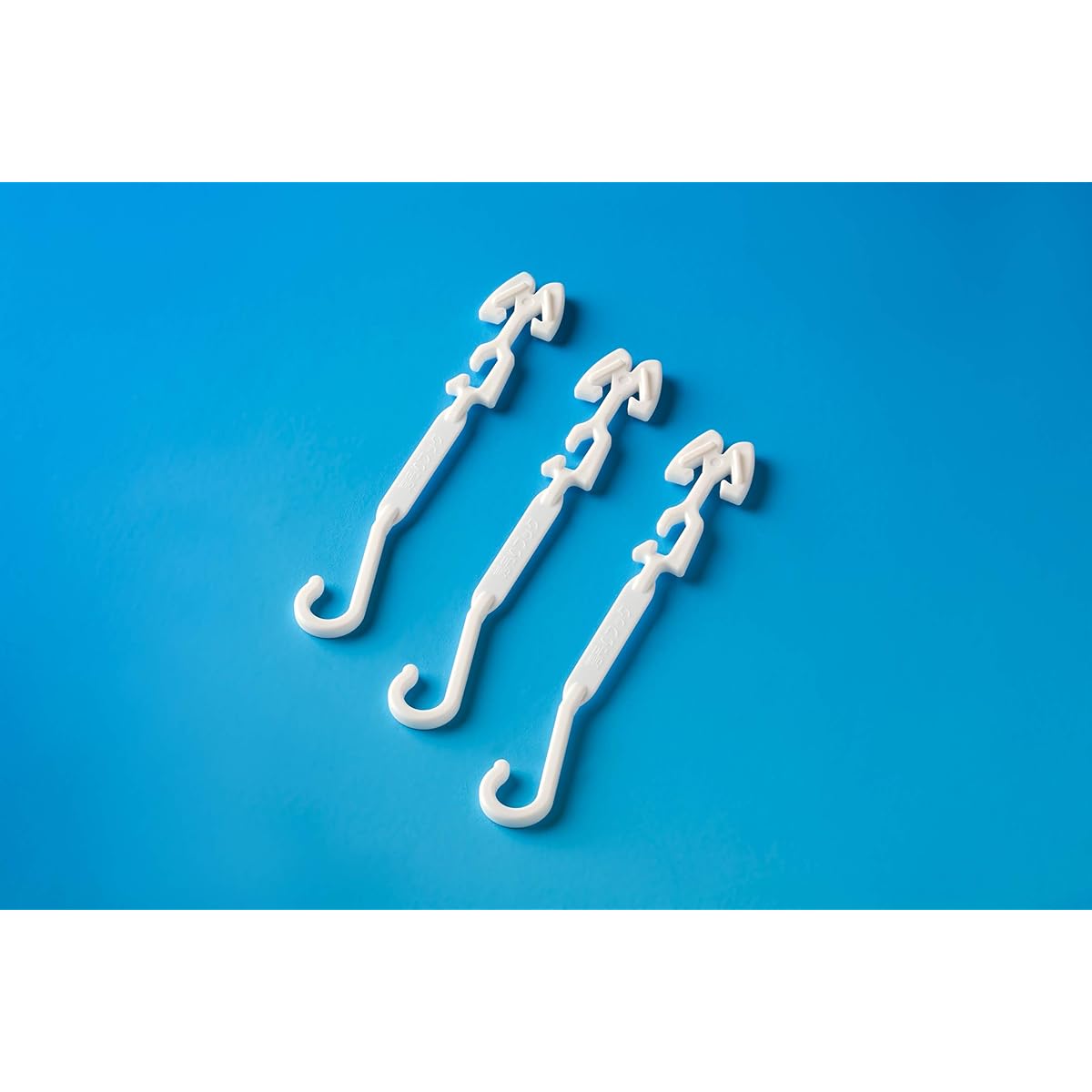 Seam attracting material tassel hanging hook for string 1000P white