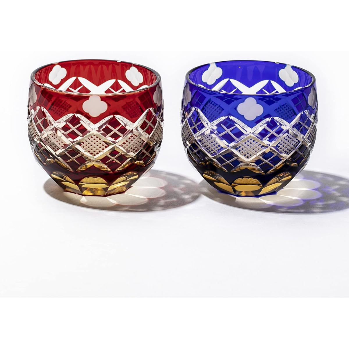 [Taimuro Kobo Official] Edo Kiriko Yotsuba with Yarai Uoko crest pair of drinking glasses (Amber red, Amber Ruri) TB94400ARB in wooden box Made in Japan