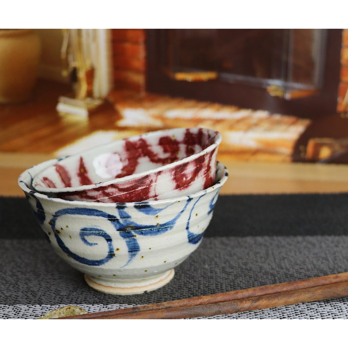 Shigaraki ware married couple rice bowl [Water surface arabesque (blue/red) set bowl w909-07_909-08] Pair Pottery tableware Rice bowl Gift