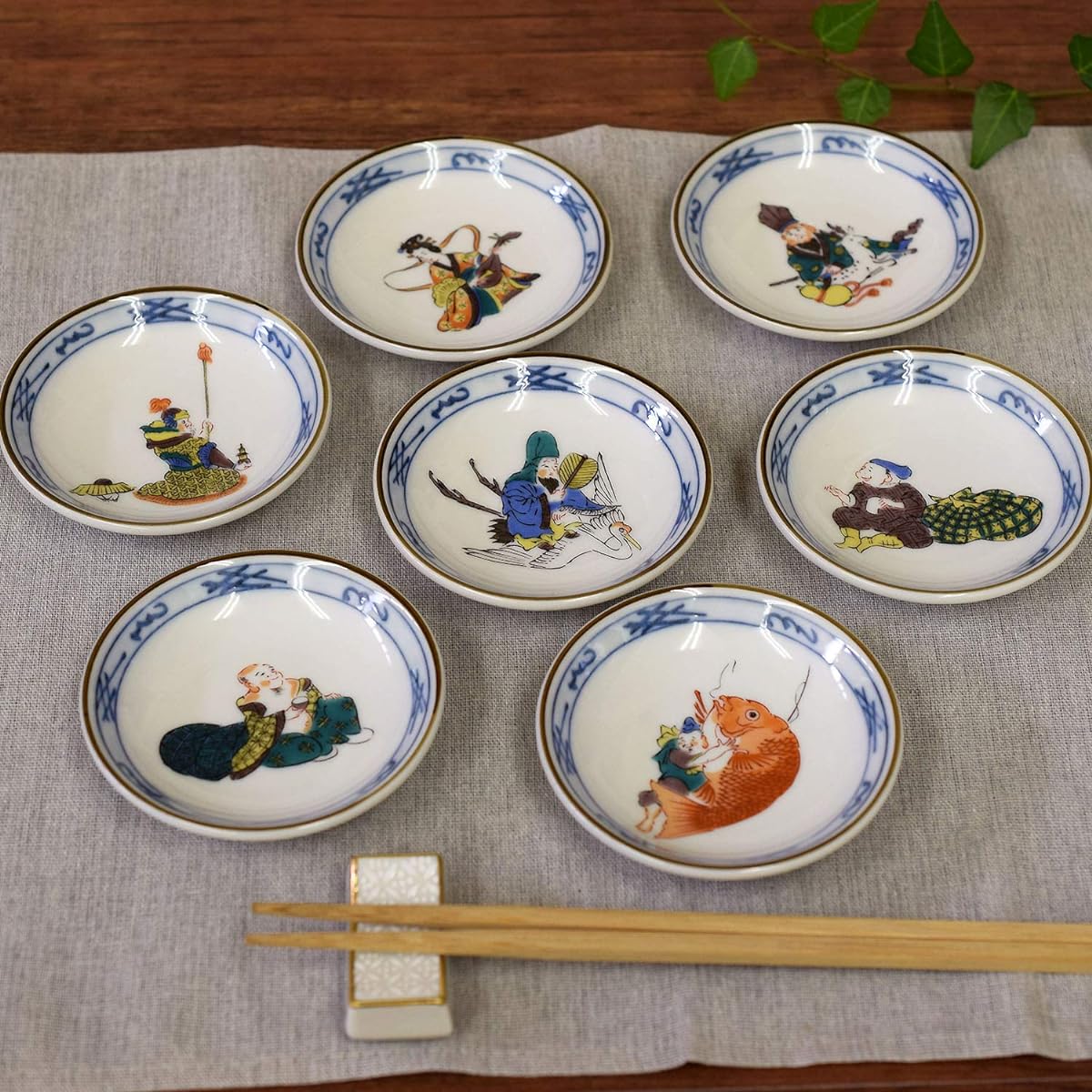 Plate set, stylish tableware, Kutani ware, small plates, set of 7, Seven Lucky Gods, pottery, Japanese tableware, serving plate, made in Japan