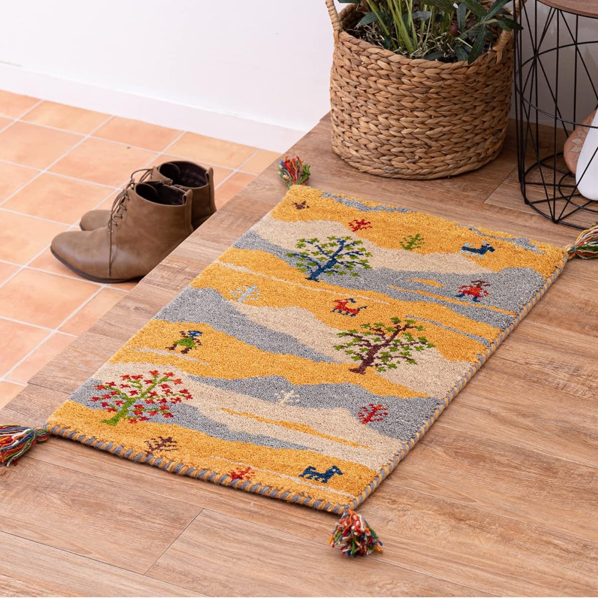 Hagiwara GABBEH Entrance Mat Indoor Yellow Approx. 45 x 75cm "GABBEH A6" Create a luxurious relaxing space