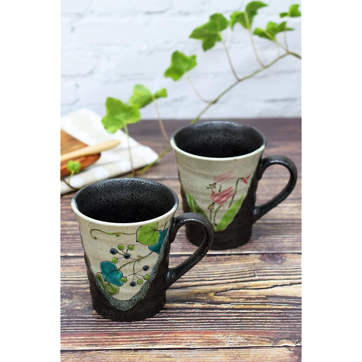 Kutani ware pottery pair mug wildflower