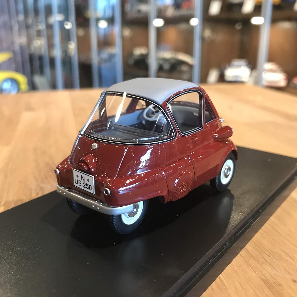 Schuco Schuco/Schuco BMW Isetta Red 1/32 Scale 450895600